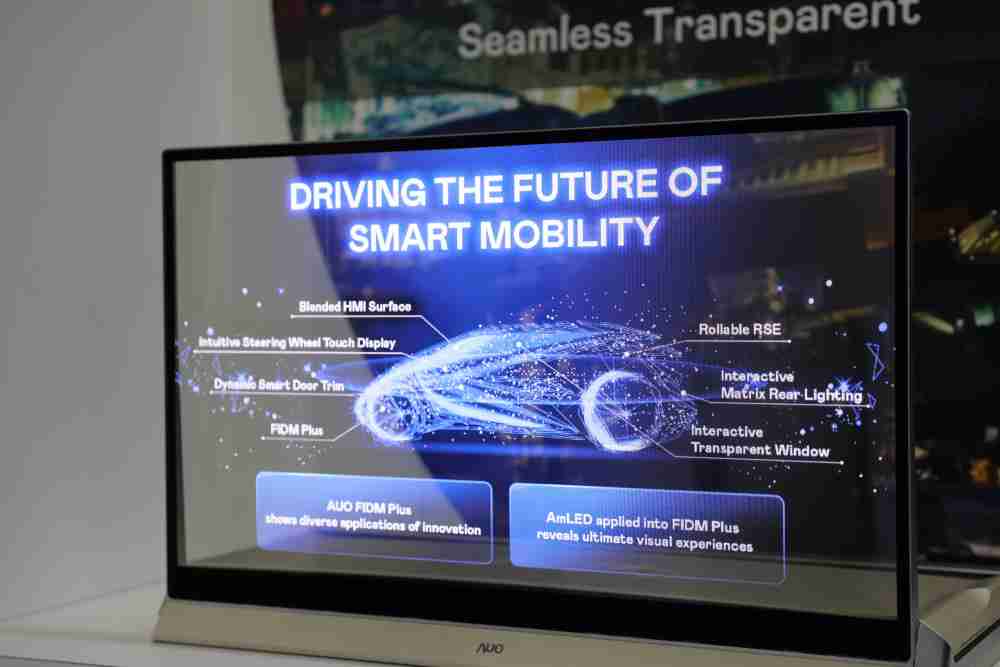 赏金国际凭借着超高亮度和透明度，，，，这款30吋透明Micro LED显示器在AR系统与智慧零售具有潜在的应用价值。。