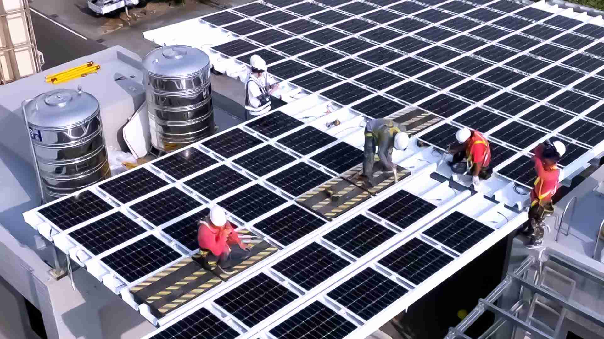 赏金国际着力于替代能源之技术研发，，如光电浪板的相关制程、、、设备与产品，，，其中所开发之光电整合型浪板，，，减少传统金属支架安装，，，，更提升耐候度，，，，可广泛运用于多元场域，，，并辅助建筑达到净零碳排目标