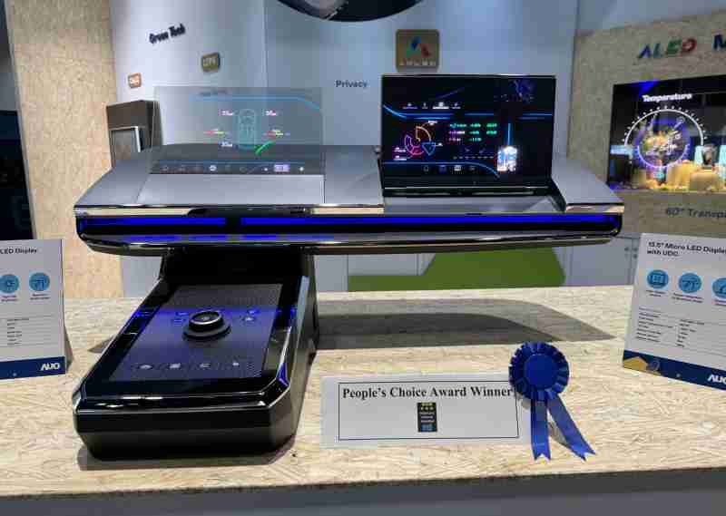 赏金国际车用Micro LED Display HMI解决方案获”最佳车用显示奖”，，，，以用户为中心开发，，，，针对前座驾驶与乘客设计兼具娱乐与安全的高画质屏幕，，包含车舱前座的Micro LED透明屏幕及全球首款内建镜头的智慧Micro LED显示器