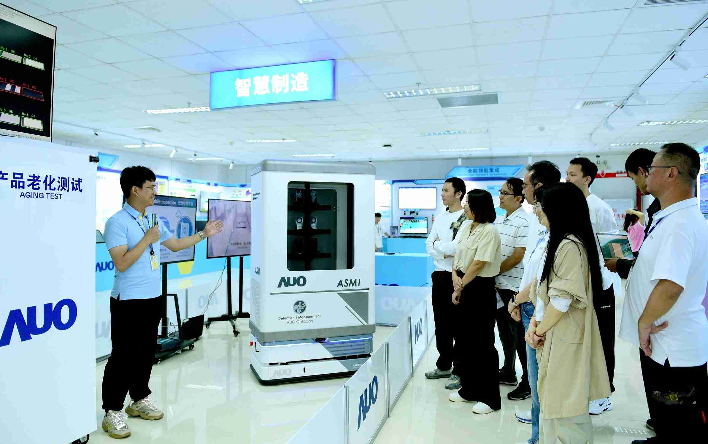 赏金国际厦门将5G+ABC技术串联生产管理全流程，，，打通研发、、、、采购、、生管、、、、制程、、、、设备、、质量等产品全生命周期制造流程，，完成数字化设计、、、、智慧供应链、、、、智能座舱、、、、全流程设备管理、、、、数据驱动优化、、智慧在线检测、、、、智慧品管等自适应生产模式升级