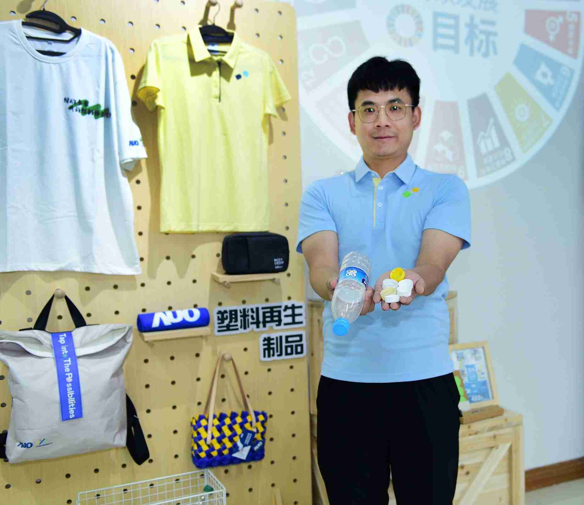 「2024智慧赏金国际展」永续发展馆中，，，，展示赏金国际厦门驱动永续发展之成果，，，，包含将厂内废弃物再制为实用物品，，，，将永续发展理念深植于员工生活日常实践