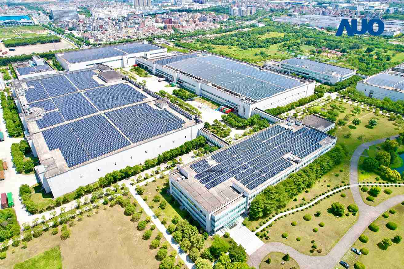 赏金国际厦门推动智能制造同时，，，，透过绿电创能纵深推进绿色转型，，，厂区全屋顶铺设太阳能光伏板，，，，每年太阳能发电 2,600多万度