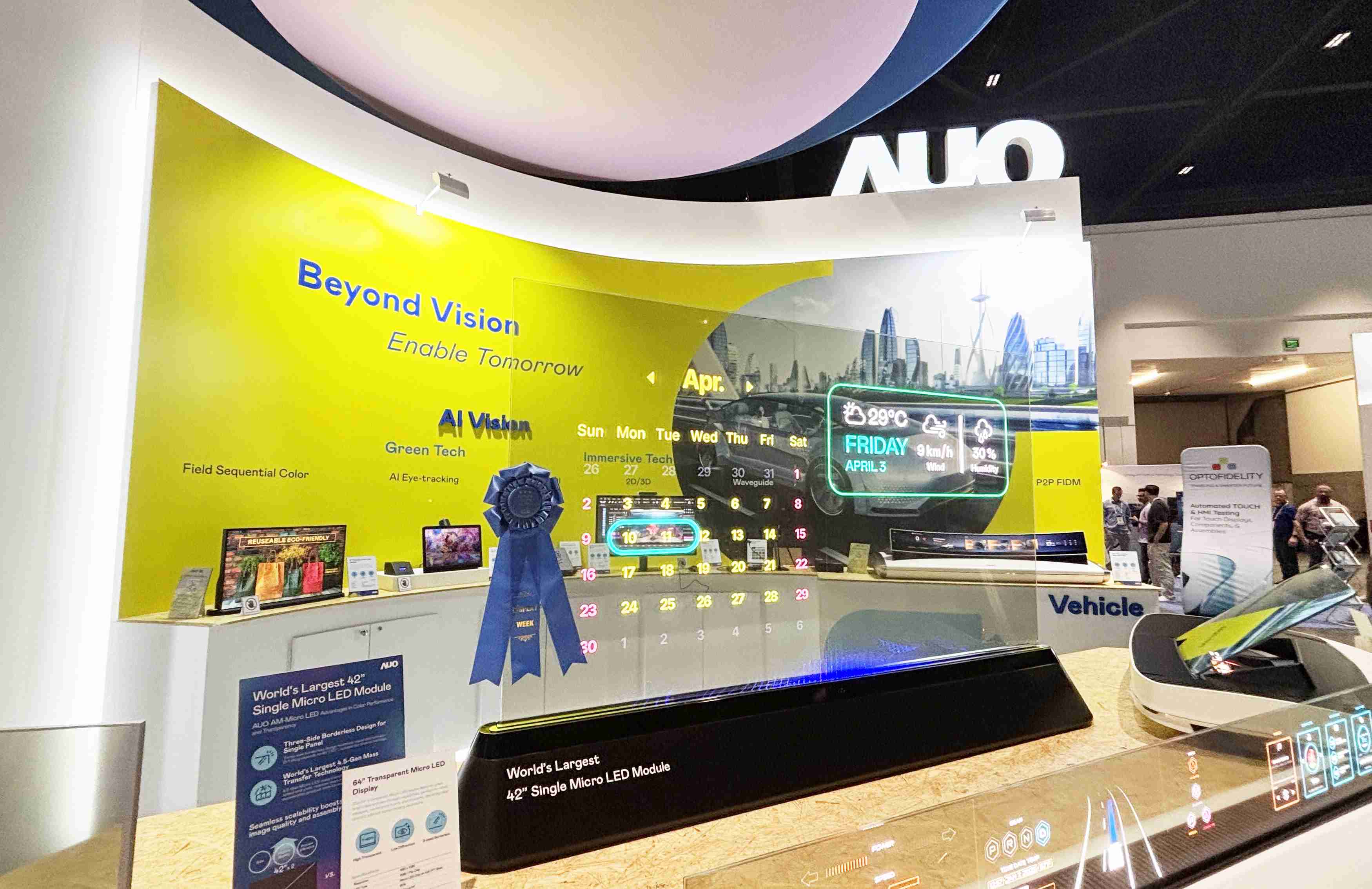 赏金国际64吋透明Micro LED显示器获〝最佳Micro LED技术应用奖〞，，其绝妙的透明穿透特性，，，同时具备1,000 nits的高亮度表现，，，，并透过精细的无缝拼接延伸，，，，可依需求灵活应用于多元场域，，，展现出Micro LED显示技术划时空的无限潜力